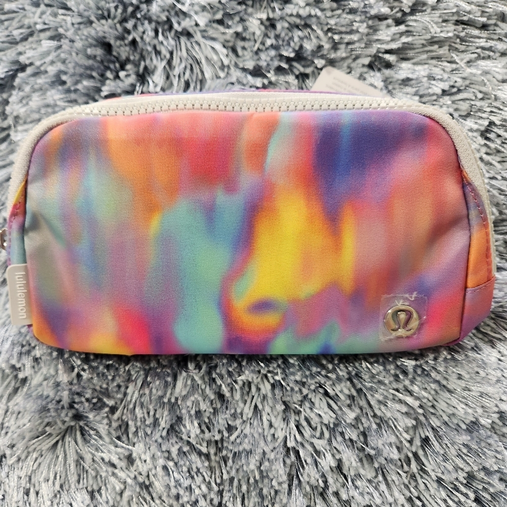 Lululemon Everywhere 1L Belt Bag Prism Wash Print Multi/Vapor